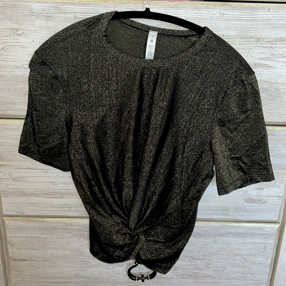 Black and gold metallic lululemon short sleeve top. Never worn! Size 2